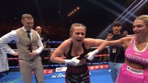 boxer flashes audience|Daniella Hemsley scores big win after flashing audience post